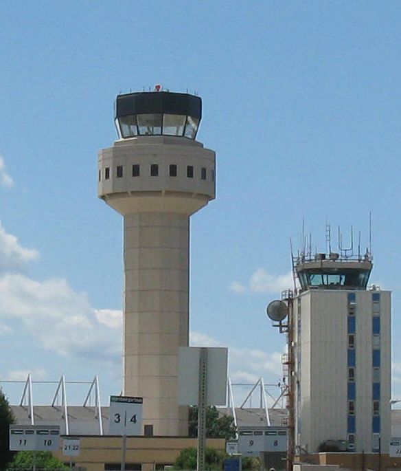 Mcarthur-airport3 2.jpg